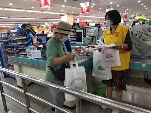 爭做志愿服務先行軍，吹響宣傳咨詢沖鋒號